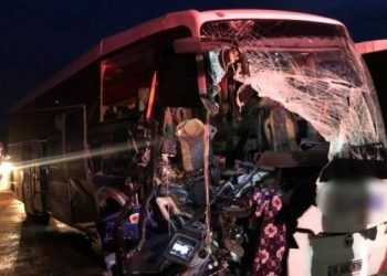 Bilecik’te yolcu otobüsüyle tır çarpıştı: 19 yaralı var