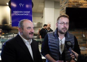 Depremzedelere uzanan dayanışma eli: Yeniden Hayat Lokantası