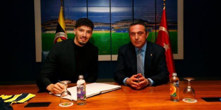 Fenerbahçe’de Altay Bayındır için imza töreni düzenlendi