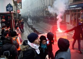 Fransızlar emeklilik reformunun geri çekilmesini istiyor