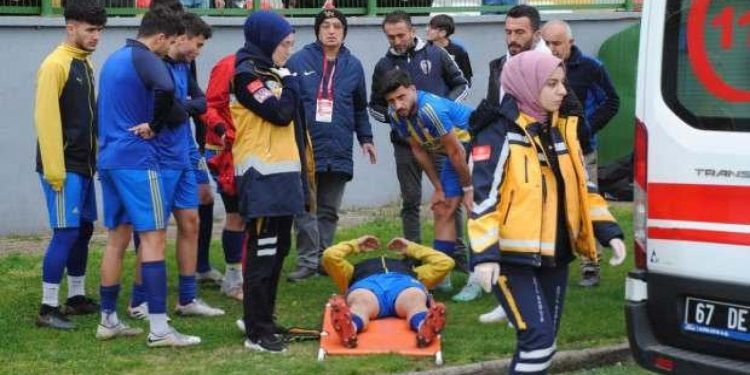 Futbolcunun diz kapağı çıktı! Maç sonu ortalık karıştı