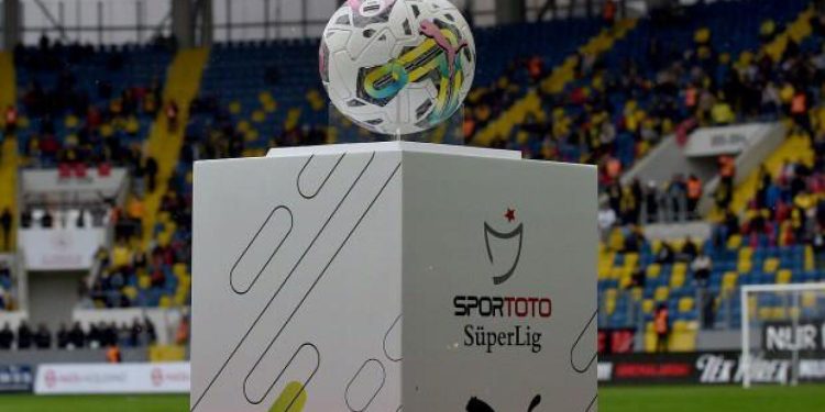 Galatasaray takıldı, Fenerbahçe farkı azalttı! Süper Lig’de puan durumu