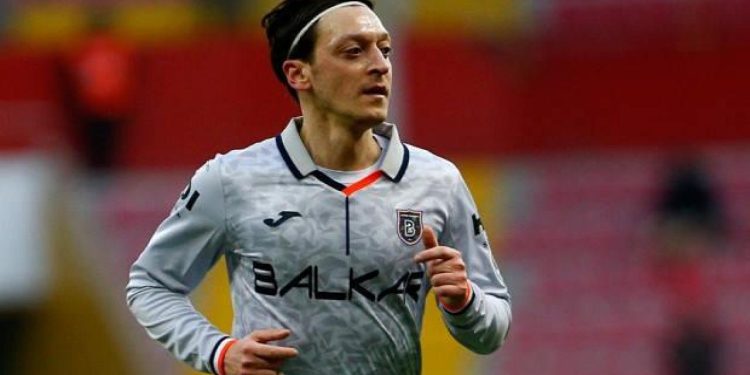 İspanyol basını: Mesut Özil, sürpriz bir kararla futbolu bıraktı