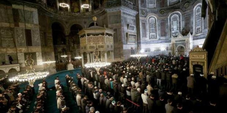 İstanbul’da ilk teravih namazı kılındı