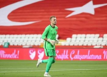 Mert Günok’tan rekabet açıklaması! “Her kalecinin…”