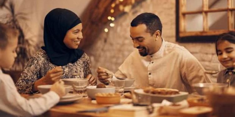 Rüyada iftar yemeği görmek: Anlamı ve yorumları