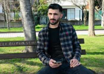 Sahnede türkü söylerken kendi ölüm haberini aldı!