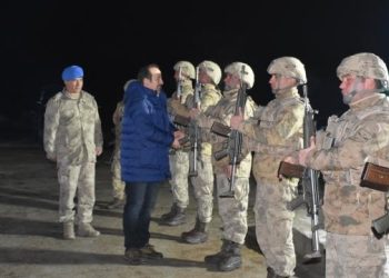 Şırnak Valisi Pehlivan, yeni yılı Mehmetçik ile karşıladı