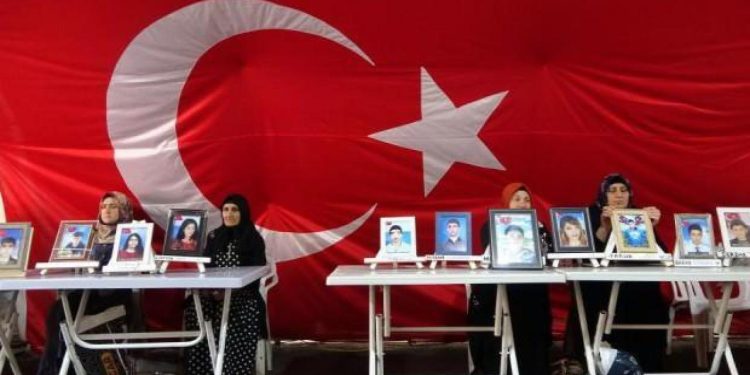 Terör mağduru aileler Ramazan ayında evlatlarını istiyor