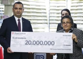 Yılbaşı çekilişinden büyük ikramiye kazanan 2 kişi parasını aldı