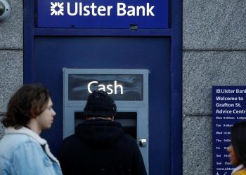 İrlanda’da fazla para veren ATM’lerde kuyruk oluştu