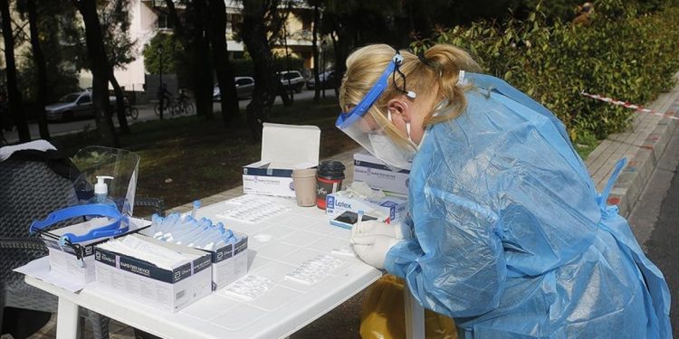 Kovid-19’un yeni varyantı Eris vakaları Yunanistan’da artış gösteriyor