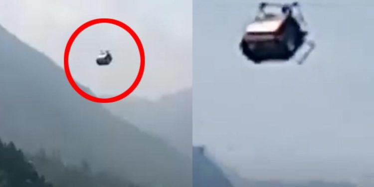 Pakistan’da okula giden çocuklar 274 metrede asılı kaldı