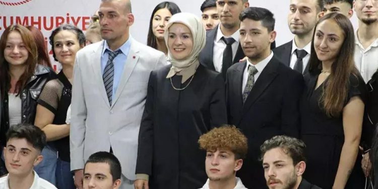 Devlet korumasındaki 1017 genç, kamuya atandı