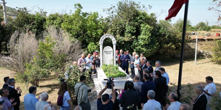 ‘Efelerin Efesi’ Yörük Ali Efe mezarı başında anıldı