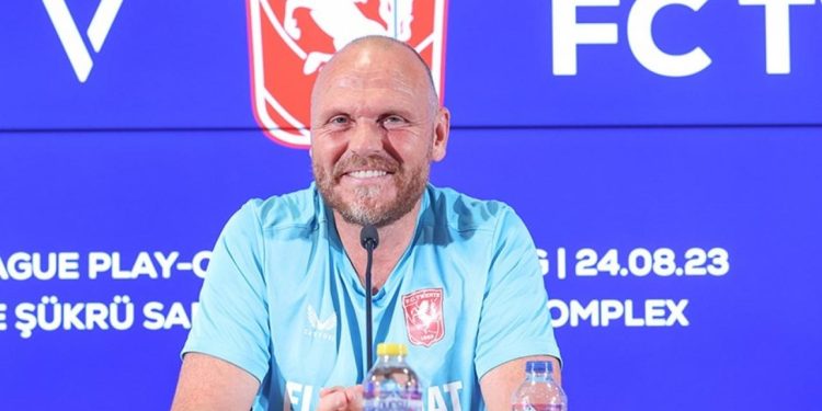Twente teknik direktörü Oosting’den, Fenerbahçe’ye övgü