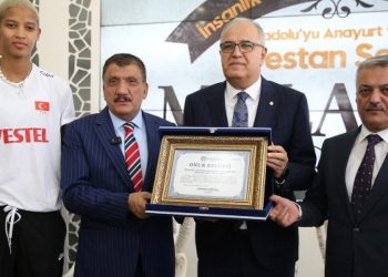 Melissa Vargas’a onur belgesi