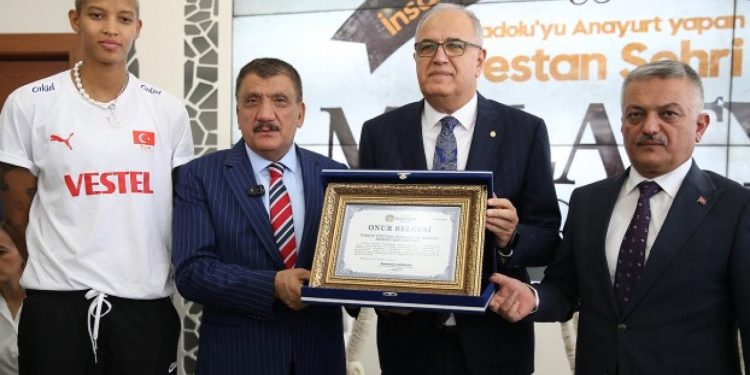 Melissa Vargas’a onur belgesi