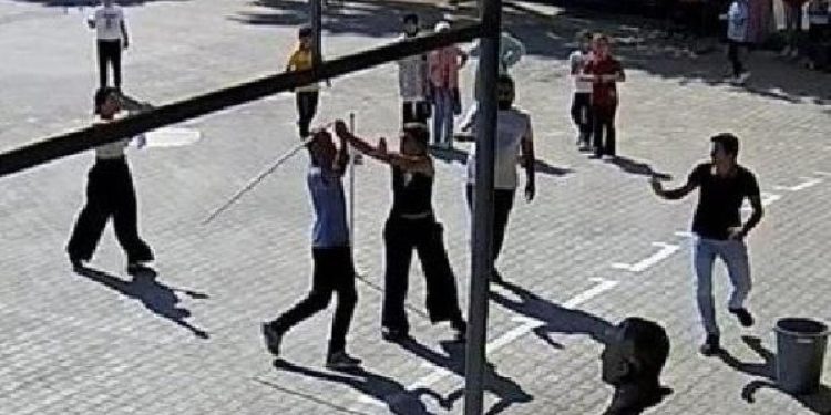 Okumasını istemediği kız kardeşinin okulunu bastı, dehşet saçtı!