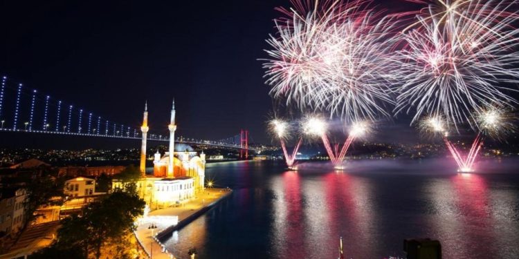 Cumhuriyet’in 100. yılında İstanbul Boğazı’nda görsel şov gerçekleştirilecek