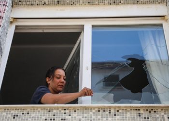 Engelli oğlu ile yaşayan kiracısını tahliye etmek istedi: Camlarını kırdı