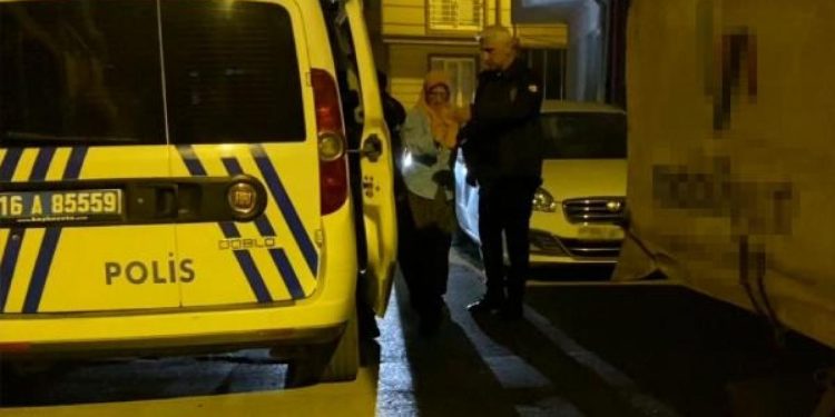 Kendisine küfreden kocasını bacağından bıçakladı, ihbarda bulunup teslim oldu