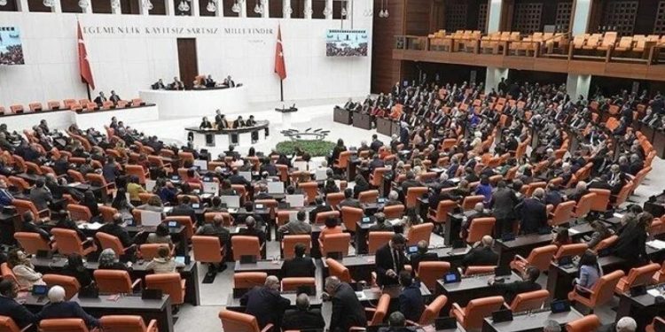 TBMM’de gündem yoğun: Çalışmayan emekliye 5 bin TL ve bütçe mesaisi