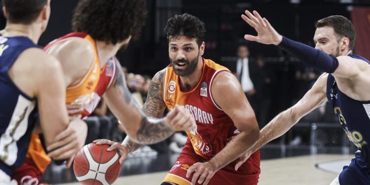 Fenerbahçe Beko, derbide Galatasaray’ı farklı geçti