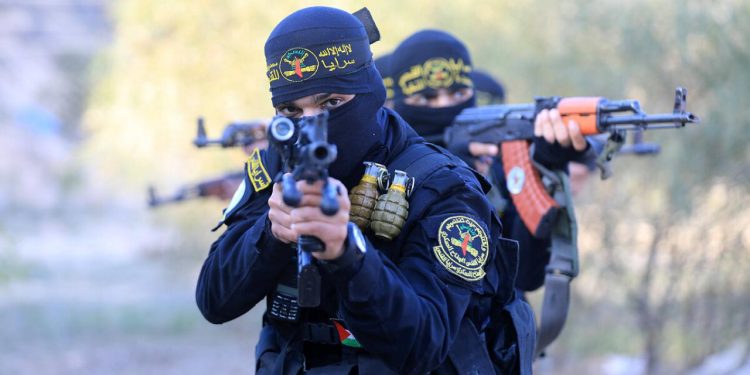 İsrail, Batı Şeria’daki baskınlarında Filistinlilerin silahlı direnişiyle karşılaştı