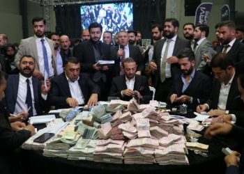 Yaklaşık 6 saat sürdü: Düğünde damada 10 milyon TL, geline ise kilolarca altın takıldı!